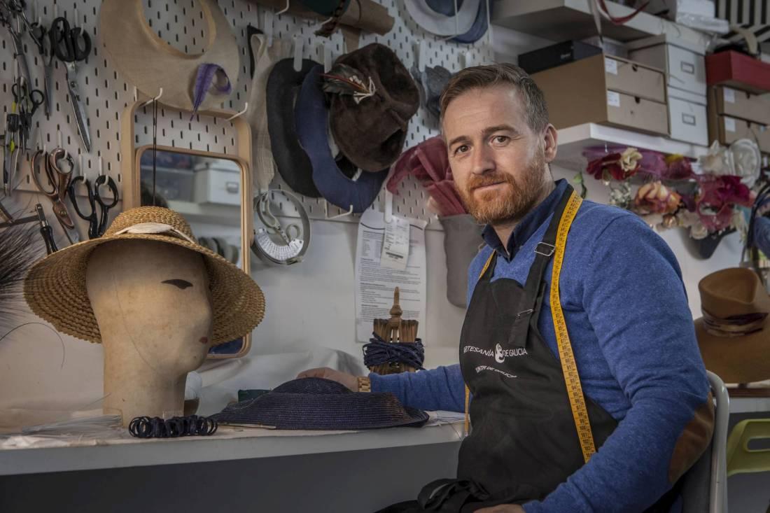 La pasión por la sombrerería artesanal en imágenes